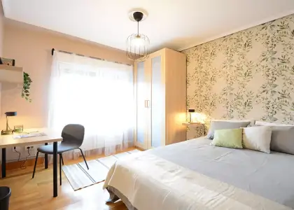Habitación en alquiler en un apartamento de 3 dormitorios en Txurdinaga en Bilbao