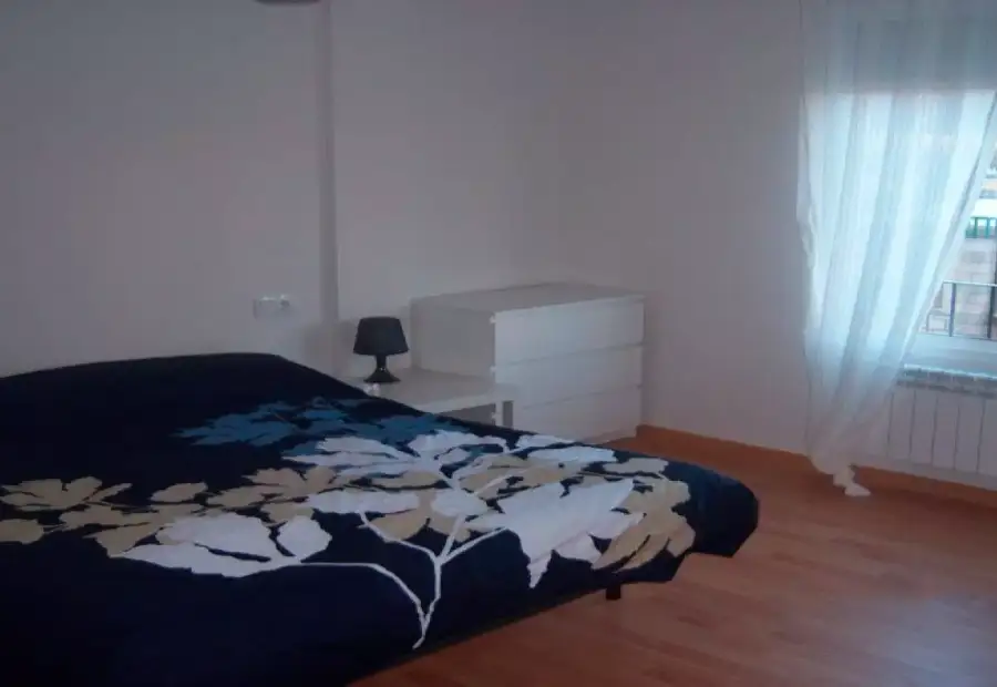 Habitación en piso compartido de 3 habitaciones en Zaragoza, solo para hombres. en Zaragoza