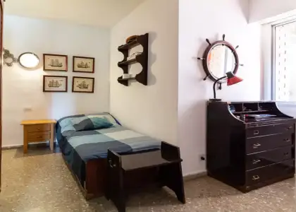 Habitación en piso compartido de 4 habitaciones en alquiler en La Creu del Grau, solo para profesionales y estudiantes en Valencia