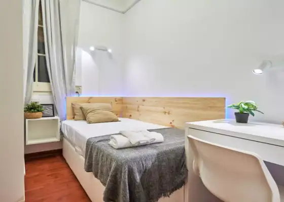 Habitación en piso compartido de 5 habitaciones en alquiler en El Fort Pienc, solo para profesionales. en Barcelona