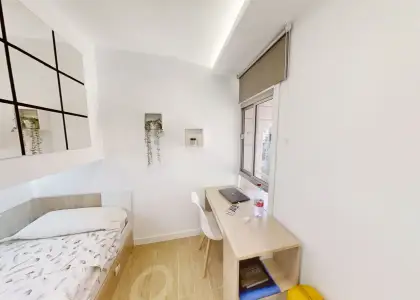 Habitación en piso compartido de 5 habitaciones en Casería de Montijo, con todos los gastos incluidos, ideal para mujeres profesionales o estudiantes. en Granada