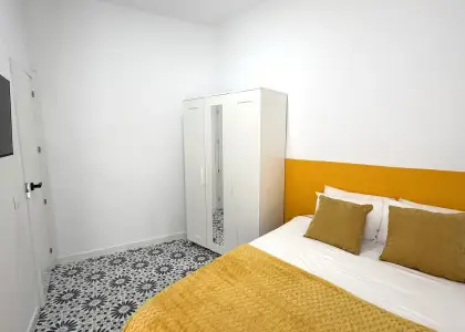 Habitación en piso compartido de 6 habitaciones en alquiler en Albaycín perfecta para chicas, profesionales y estudiantes en Granada