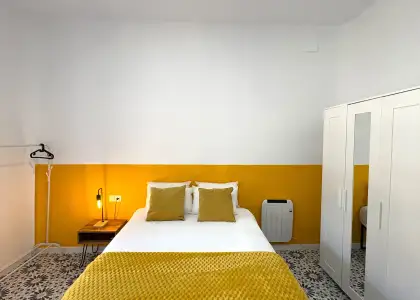 Habitación en piso compartido de 6 habitaciones en alquiler en Albaycín perfecta para chicas, profesionales y estudiantes en Granada