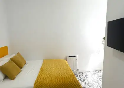 Habitación en piso compartido de 6 habitaciones en alquiler en Albaycín perfecta para chicas, profesionales y estudiantes en Granada