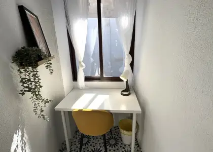 Habitación en piso compartido de 6 habitaciones en alquiler en Albaycín perfecta para chicas, profesionales y estudiantes en Granada