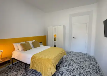 Habitación en piso compartido de 6 habitaciones en alquiler en Albaycín perfecta para chicas, profesionales y estudiantes en Granada