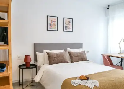 Habitación en piso compartido de 6 habitaciones en alquiler en Alicante, perfecta para profesionales y estudiantes. en Alicante (Alacant)