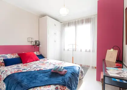 Habitación en un apartamento compartido de 5 habitaciones en Casco Viejo, con todos los gastos incluidos. en Bilbao