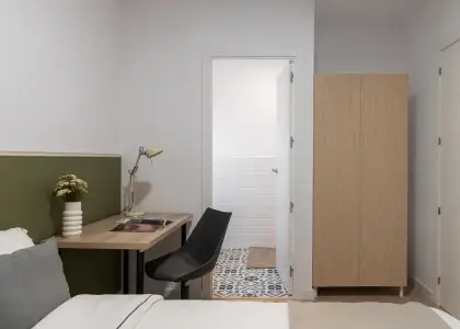 Habitación en un piso compartido de 15 habitaciones en alquiler en El Raval. en Barcelona