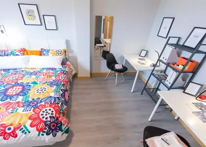 Habitación en un piso compartido de 3 habitaciones en alquiler en Arabella, todos los gastos incluidos. en Bilbao