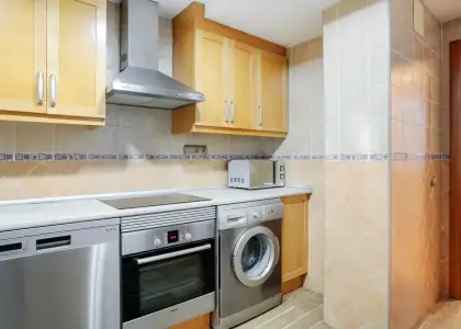 Habitación en un piso compartido de 5 habitaciones en Alicante, ideal para profesionales y estudiantes. en Alicante (Alacant)