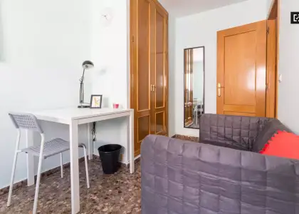 Habitación en un piso compartido de 5 habitaciones en alquiler en Penya-Roja en Valencia