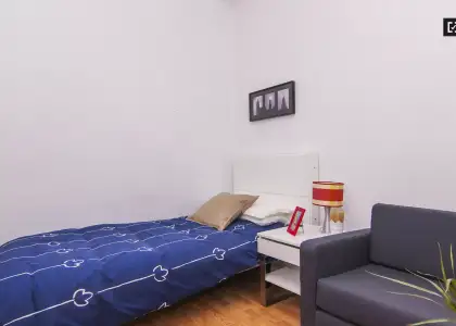 Habitación en un piso compartido de 5 habitaciones en alquiler en Russafa, gastos incluidos. en Valencia