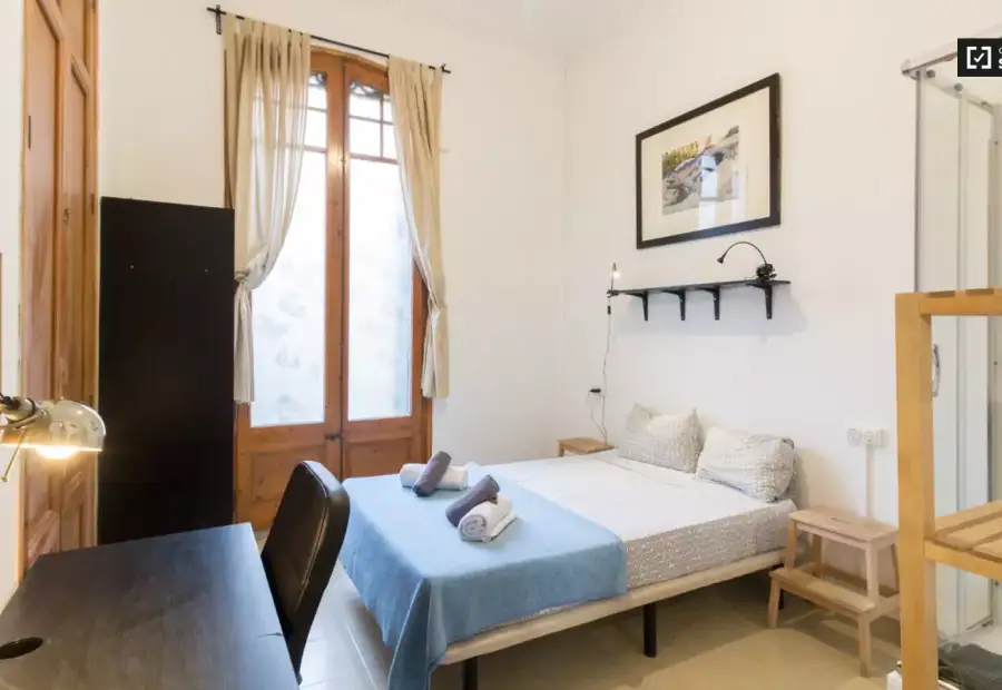 Habitación en un piso compartido de 7 dormitorios en alquiler en Sants, gastos incluidos. en Barcelona