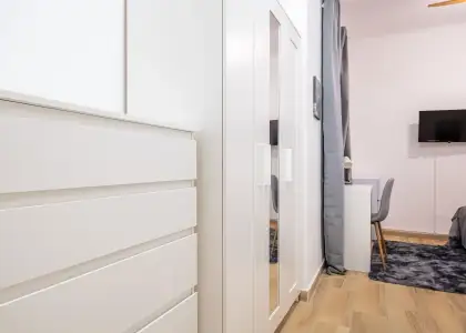 Habitación en un piso compartido de 7 habitaciones en Alicante, todos los gastos incluidos. en Alicante (Alacant)
