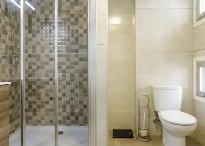 Se alquila habitación en piso compartido de 5 habitaciones en Zaragoza, todos los gastos incluidos. en Zaragoza
