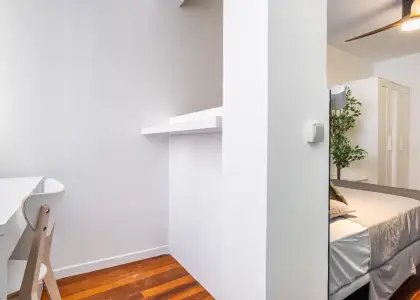 Se alquila habitación en piso compartido de 6 habitaciones en Alicante, todos los gastos incluidos. en Alicante (Alacant)