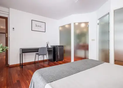 Se alquila habitación en piso compartido de 6 habitaciones en Alicante, todos los gastos incluidos. en Alicante (Alacant)